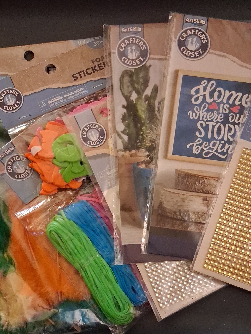 NWT! Crafter's Closet Lot Of Art Supplies